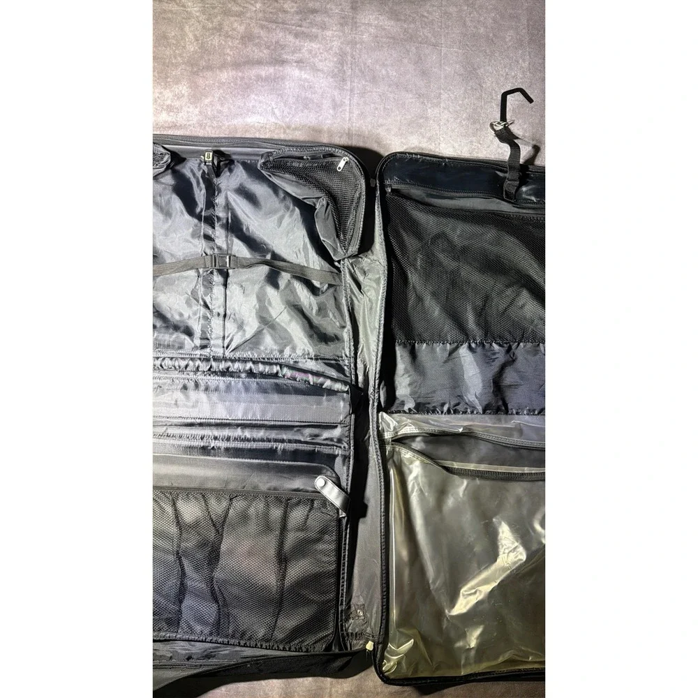 Samsonite Black Ballistic Nylon Tri-Fold Garment Bag Suit Carrier Travel Luggage